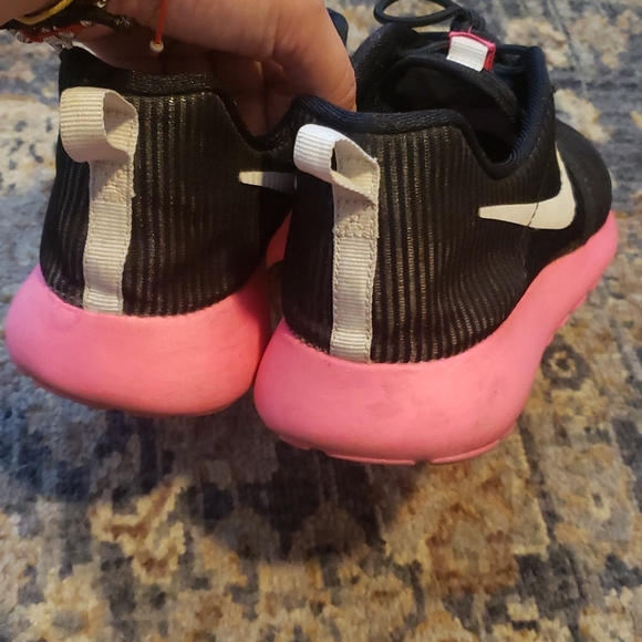 Nike shoes - Picture 3 of 7